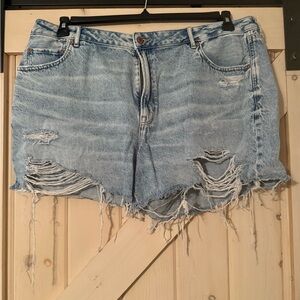 American Eagle High-Waisted Denim Tomgirl Midi Distressed Shorts Size 20